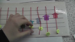 К музыке с мамой. Делаем нотный стан: нотки-пуговки.