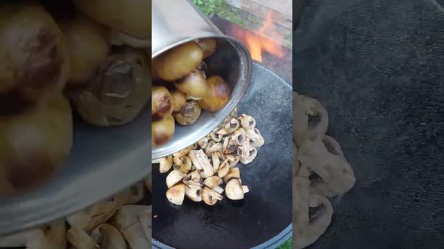 Картофель с овощами на садже