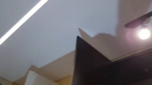 Трековый светильник на натяжном потолке от компании ГУДВИК