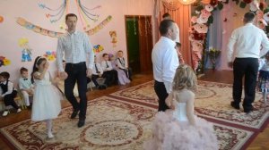 Танец папы и дочки на утреннике