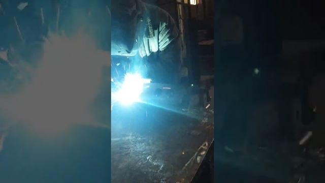 Сварка полу-автоматом:)