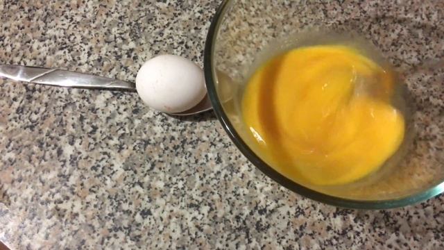 Как отделить желток от белка в перемешанной яичнице смотреть онлайн