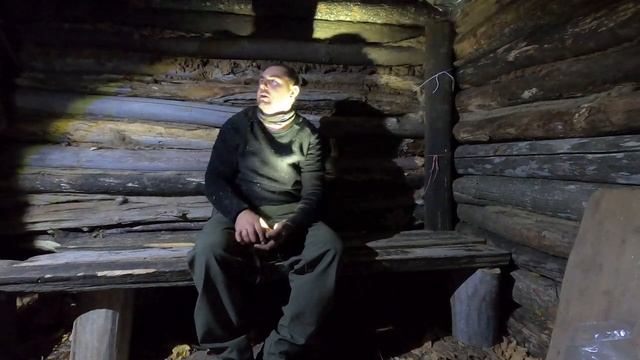 ЗЕМЛЯНКА У РЕКИ | ПРОДОЛЖАЮ СТРОИТЕЛЬСТВО | НЕИЗВЕСТНЫЙ ГОСТЬ ПОМОГАЕТ СТРОИТЬ..LIVE in the DUGOUT смотреть онлайн