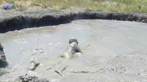 Супер заплыв в грязевом вулкане