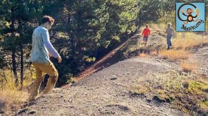 Диана и Даня Дети играют в побег от Зомби. Хэллуин Pretend Play