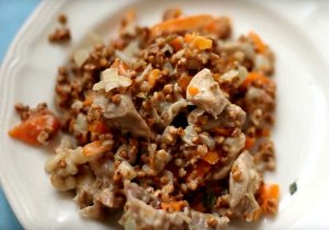 Гречневая каша с уткой. Очень вкусная.