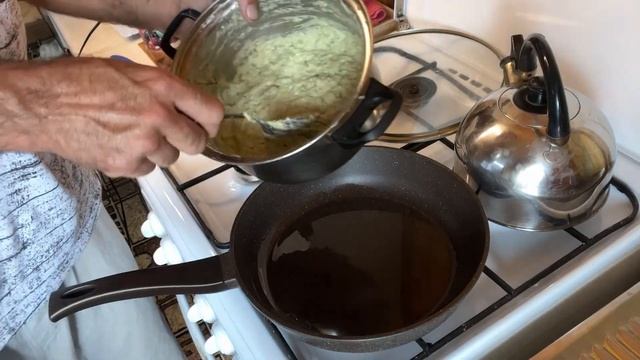 Быстрая пицца из кабачков на сковороде за пару минут - вкуснее не бывает. смотреть онлайн