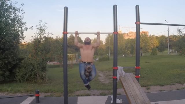 18 Weighted Pull ups + 48 kg. Подтягивания на турнике с доп. весом 48 кг, 18 повторений. смотреть онлайн