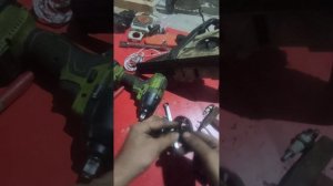 stihl ms180 как открутить сцепление если поставил его не той стороной.