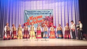 Синеглазый парень гармонист