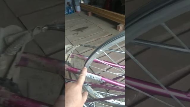 Как настроить спицы и убрать "восьмёрку" на велосипедном колесе.