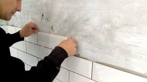 укладка плитки, на стену, фартук своми руками, технологии укладки плиткм 2018