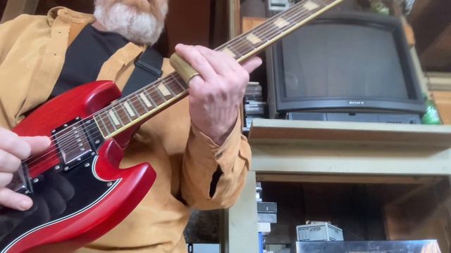 My attempt at Gary Rossington Freebird solo High Action Epiphone SG смотреть онлайн