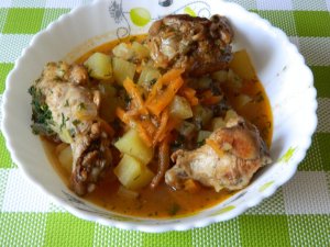 Жаркое из курицы с картошкой на сковороде