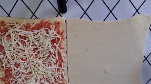 Очень вкусные спиральки из слоёного теста с колбасой и сыром. Быстро, вкусно и оригинально