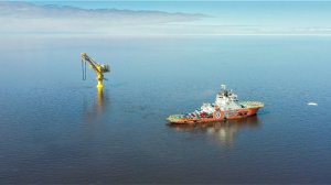 Дмитрий Артюхов провел лекцию для молодежи на ледоколе в Обской губе