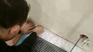Монтаж теплого пола под ламинат. Подключение терморегулятора , установка датчика .