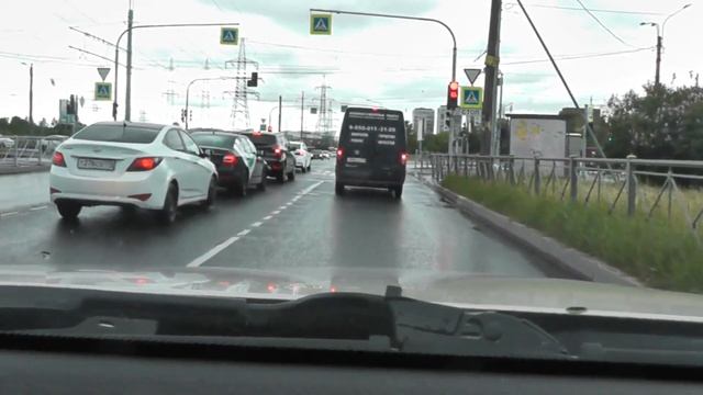 В каком случае по красному сигналу светофора можно ехать. смотреть онлайн