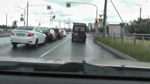 В каком случае по красному сигналу светофора можно ехать.