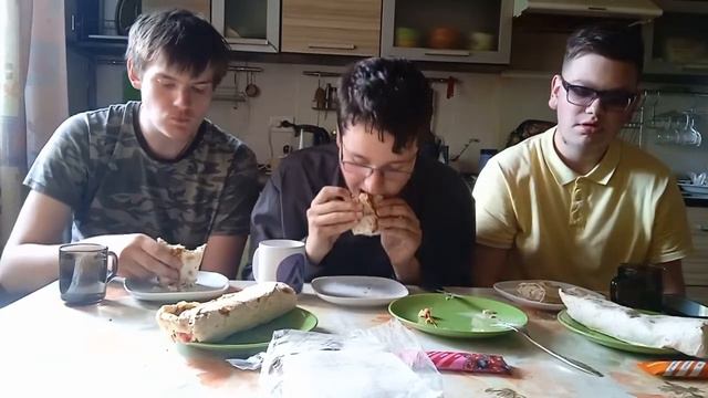 ЗАВИСИТ ЛИ ВКУС ШАВЕРМЫ ОТ ЕЁ МЕСТОРАСПОЛОЖЕНИЯ? ТЕСТ ШАВЕРМЫ ИЗ ЦЕНТРА ГОРОДА И ПРИДОРОЖНЫХ ШАВЕРМ смотреть онлайн