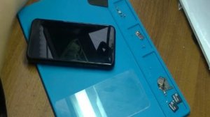 Как снять защитное стекло с телефона