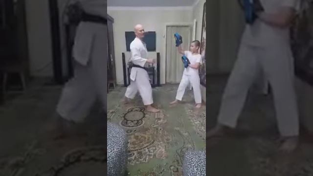 Изучаем Каратэ дома. Урок 5. Кизами-цуки, Гяку-цуки смотреть онлайн