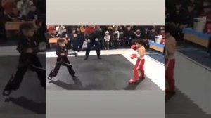 Бой девочка против мальчик