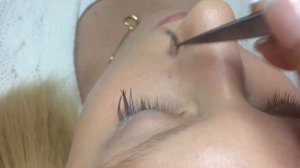 The process of removing false eyelashes / Процесс снятия искусственных ресниц