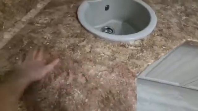 Кухня после замены столешницы и фартука