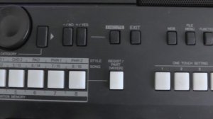 Yamaha PSR-S650 : A close-up of the front and rear panel