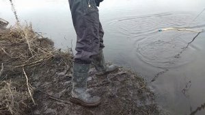 Рыбалка на речке экраном! Хороший улов!