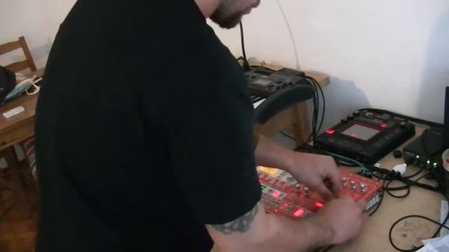 MIKE RAW - beat from upstairs (korg electribeSX) смотреть онлайн