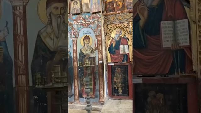 В стенах современного монастыря Св. Варнавы. Турецкий Кипр