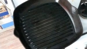 готовлю рыбу на сковороде гриль, получается вкуснейшая поджаренная рыбка