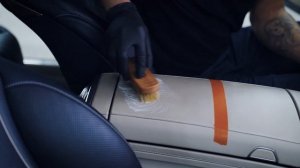 Как очистить кожаный подлокотник используя Kenotek Interior cleaner