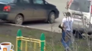 Русский парень гоняет кавказцев топором МУжик!