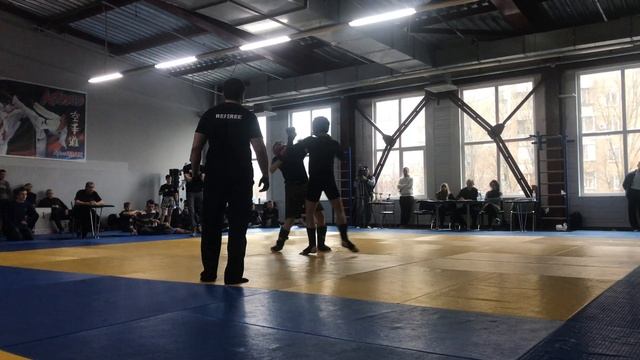 Открытое первенство ДНР по ММА среди юношей 16-17 лет.Зарицкий Богдан.77 кг. смотреть онлайн