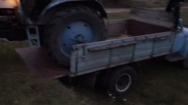 МТЗ 80!!!! За 1500$ Заєзд на Газон смотреть онлайн