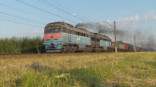 Тепловоз 2ТЭ116У-0078 с грузовым поездом, перегон Шушары - Санкт-Петербург-Витебский-Товарный