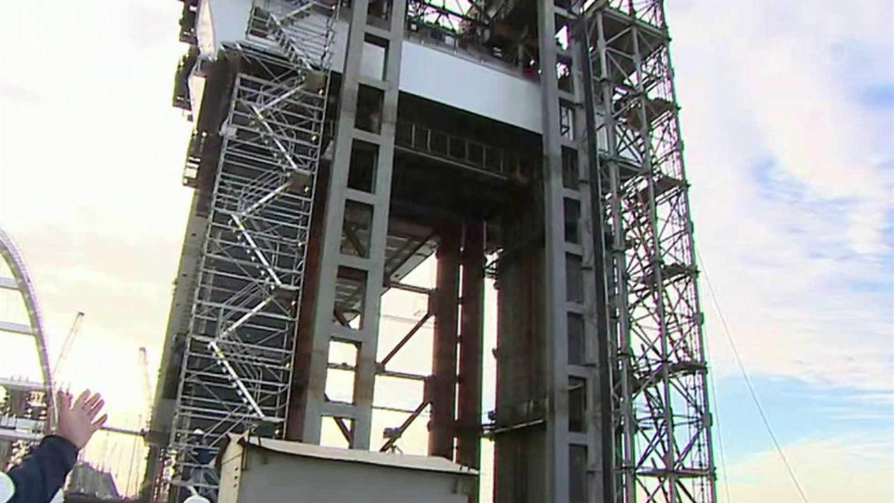 В Керченском проливе началась морская операция по ...вке и подъему автодорожной арки Крымского моста