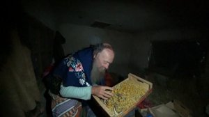 Модельер Витя Митя показывает своё имение Катюше