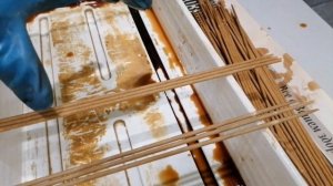 Красим трубочки морилкой дуб. Пропорции и оттенки. Плетение из газетных трубочек.