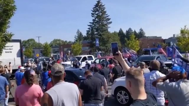 Patriot Prayer Joey Gibson says ‘We can take back American’ at Trump Rally Cruise in Oregon смотреть онлайн