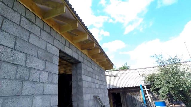 Кровля профнастилом / Выносные стропила / Обшивка фронтонов ОСП / Монтаж коньков / Торцевая планка. смотреть онлайн