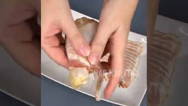 Сочные куриные ножки в беконе / Быстрый способ приготовления / Кухня / Рецепты