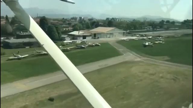 C172 Seaplane-Low pass over LIME (Bergamo Orio al Serio-) смотреть онлайн