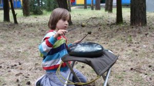 Дети играют на глюкофоне. Часть 1.