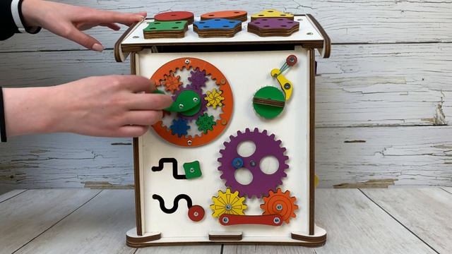 Обзор бизиборда. Домик Эво Тойс 30X35 см. со светом. Яркий бизидом смотреть онлайн