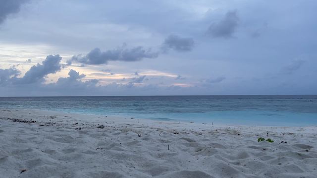 Cloudy morning on Maldives. Coco Palm Dhuni Kolhu Relaxing video ocean sounds смотреть онлайн