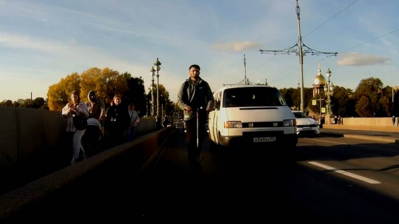 Идиото-самокатчик